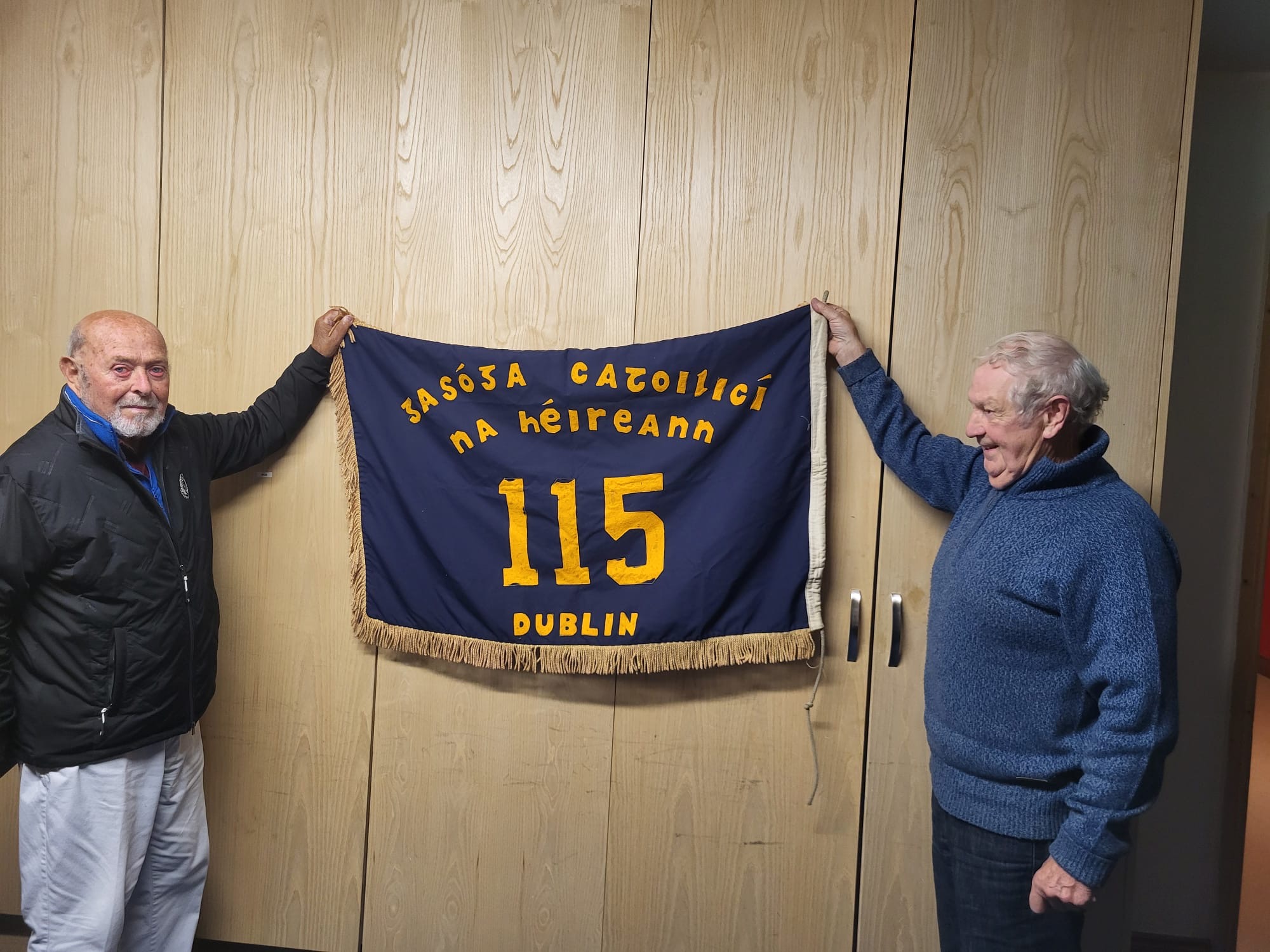 The reverse of the original flag showing Gasóga Caitlicí na hÉireann, 115, Dublin in Irish